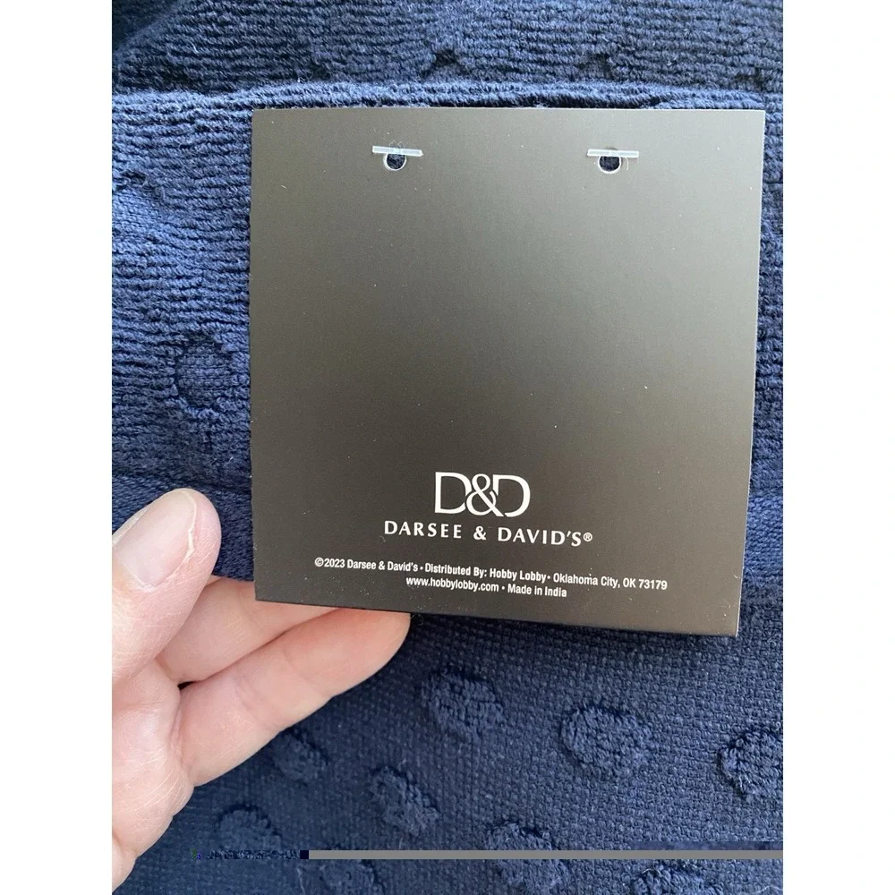Darsee & David's D&D Set Of 2 Navy Blue Bath Towls 30x56 & 2 White Hand Towells